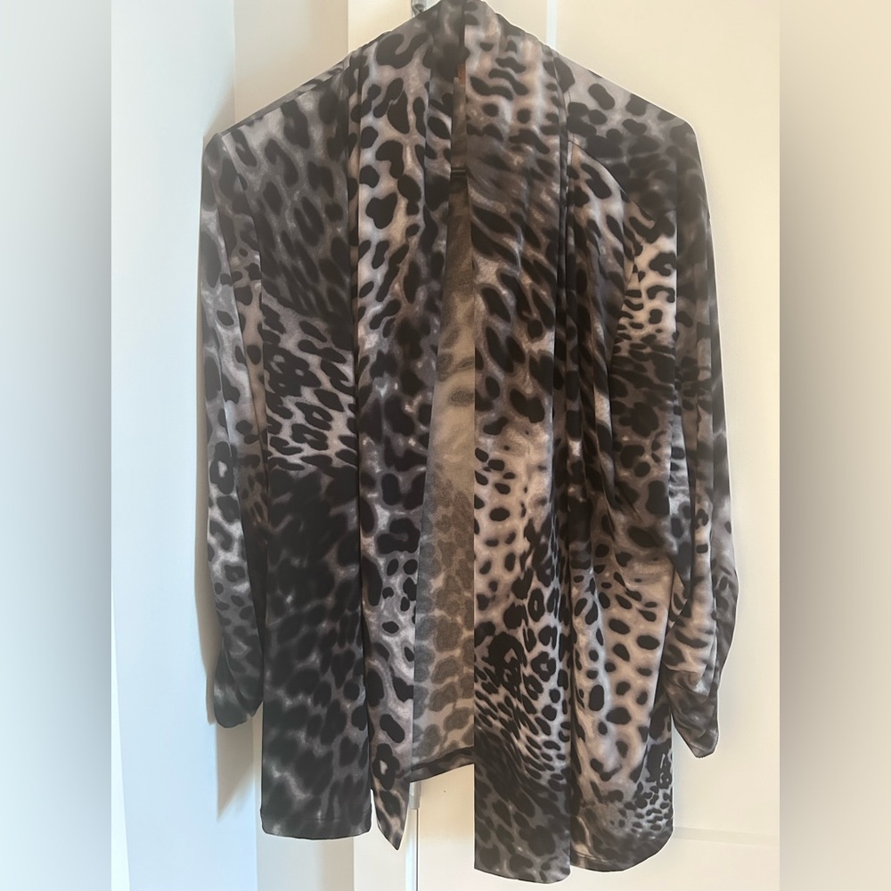 Ellen Tracy Blue and Black Patterned Cardigan